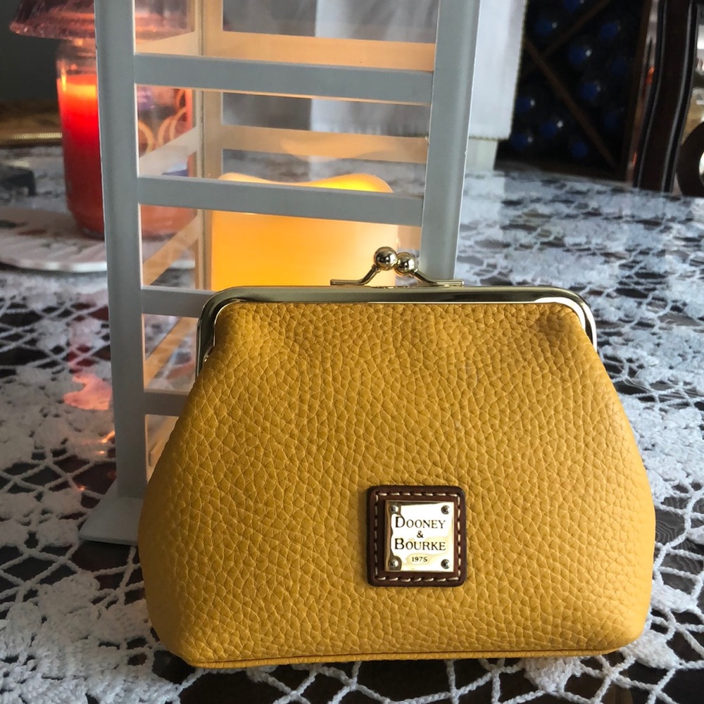 👛 Dooney & Bourke Coin/ Card purse 👛